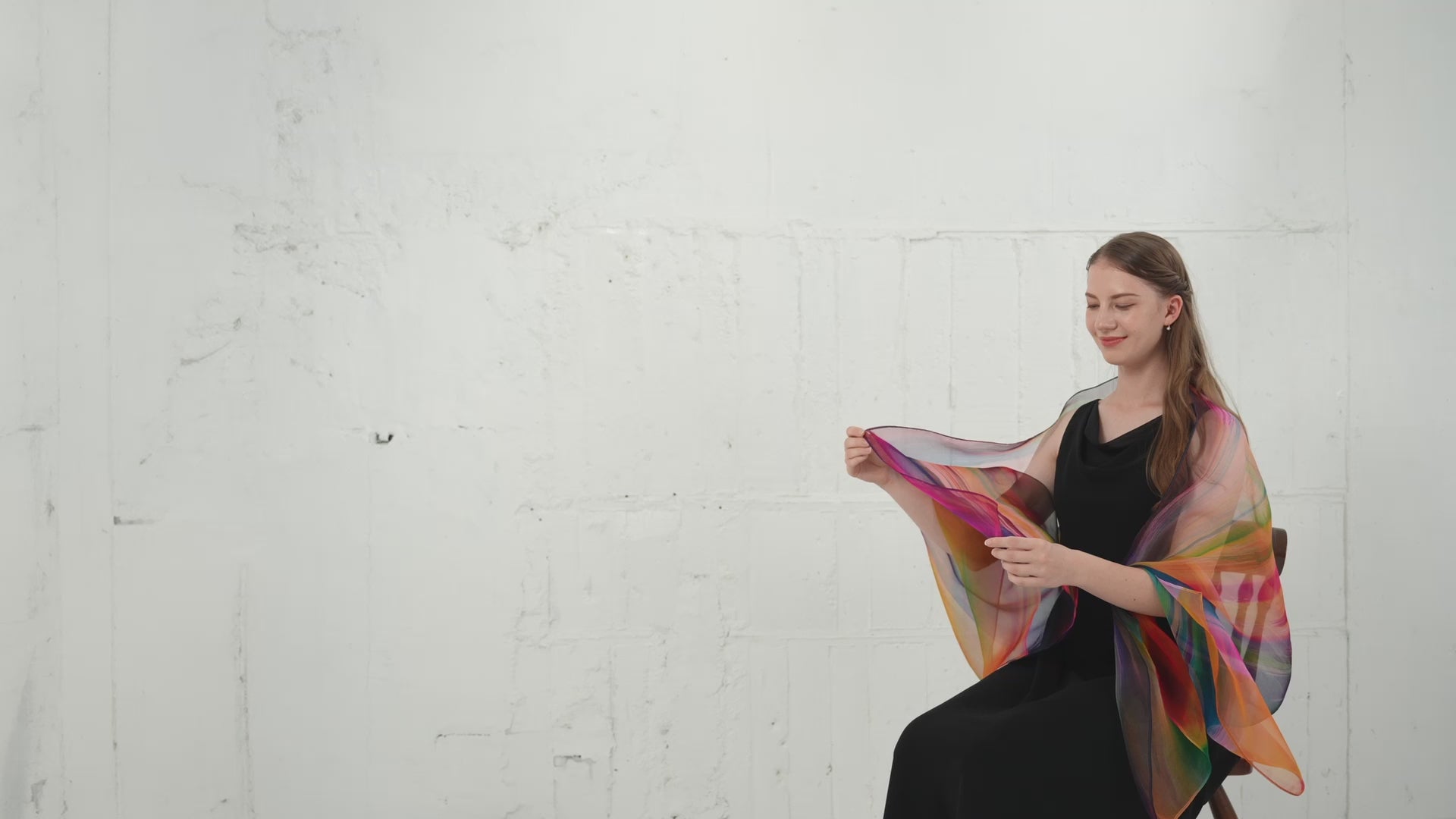 Load video: Hijab Large size One-of-a-kind Hand dyed Made in Japan Silk scarf Gift Unique Best Seller luxury Best Gift Wearable Art Best Holiday Gift Trendy Accessories Unique Design Handwritten Scarves and Wraps Nature Inspired Fashion Accessories High Quality Elegant スカーフ ヒジャブ ひじゃぶ 巻き方 アバヤ ユニクロ アクセサリー アレンジ 色 インド イスラム 女性 インドネシア UVカット エジプト おしゃれ 大きさ おみやげ プレゼント お店 ショップ 和柄 日本 柄 売ってる店 アラブ かわいい 可愛い カラフル どこで買う 着物 生地 着方 黒いヒジャブ 結婚式 コスプレ コーデ 購入 サリー  種類 シルク 専門店 日本製 サイズ チャドル 通販 店舗 巻き方 友禅  手染め ニカブ 布 かぶり方 販売 ハイブランド ファッション 服 服装 素材 お